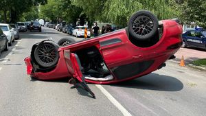 Mașină răsturnată pe Șoseaua Nordului din București! Fosta iubită a lui Ciro Castellano era la volan