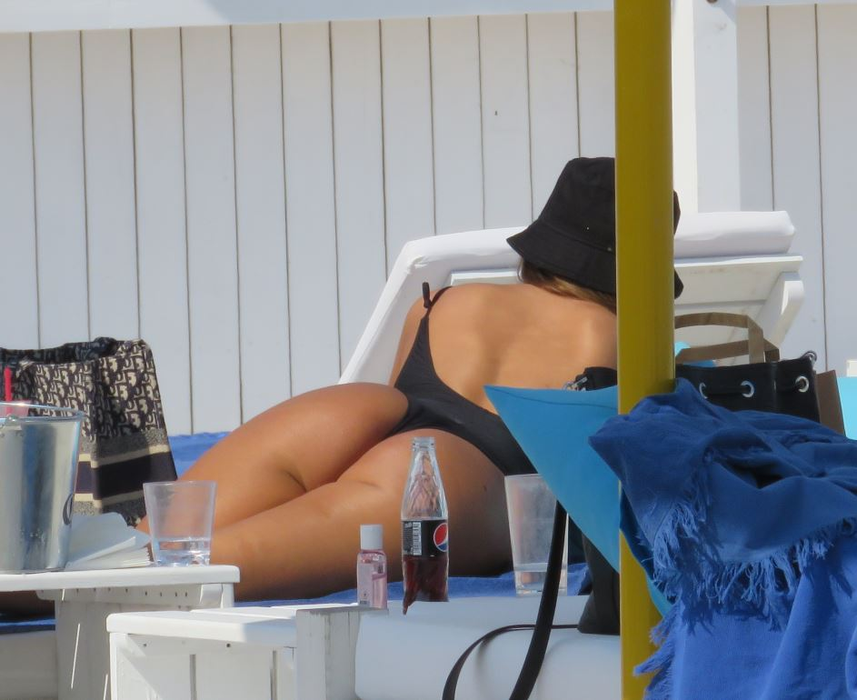 Andra Volos, o apariție răvășitoare pe plaja din Mamaia