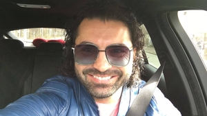 PEPE s-a fotografiat ca o adevărată „divă“ şi le-a arătat rapid tuturor imaginea, stârnind hohote de râs