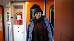 Motivul pentru care bătrâna din imagine a votat cu Viorica Dăncilă: "Am făcut asta pentru că..."