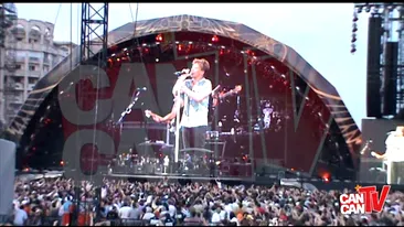 Bon Jovi a cantat cu steagul Romaniei pe umeri la concertul din Bucuresti!2