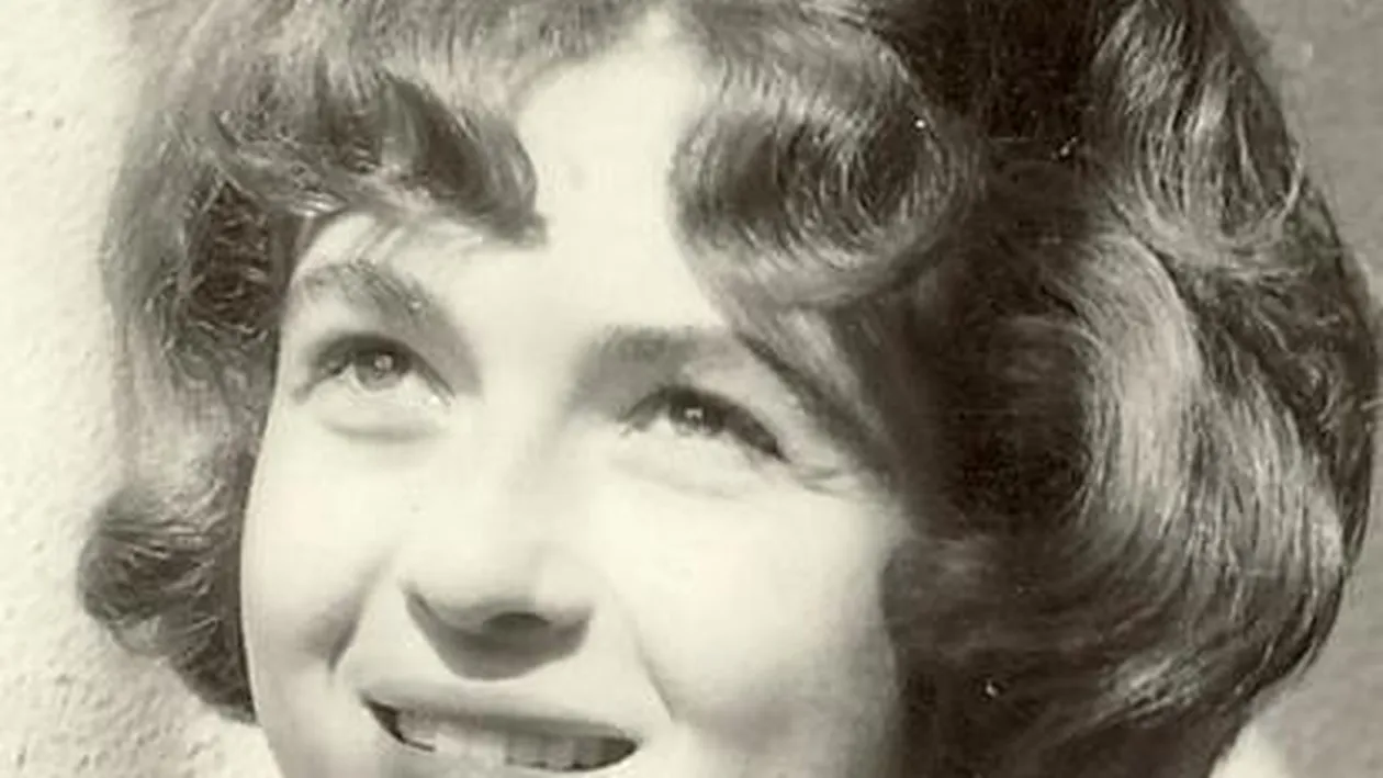 N-ai sa crezi cine este fata din poza! A cantat din suflet melodia secolului