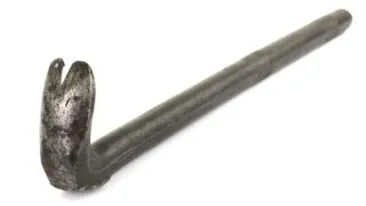 VIDEO O femeie din Bacau si-a lovit sotul cu o ranga in cap pana l-a lasat lat!