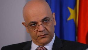 Raed Arafat, declarații despre măsurile diferenţiate din 15 mai! Ce se întâmplă cu vacanțele de vară ale românilor din cauza pandemiei de coronavirus