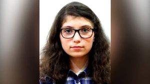 Alexandra Păduraru are 15 ani și a dispărut în județul Neamț! Familia și polițiștii au făcut apel la populație