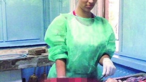 ”Spintecătoarea de la morgă” s-a tunat din nou. Cum arată acum Mihaela după intervenţie!