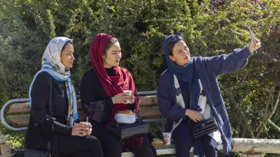 Ce aplicații populare există în Iran: Alternativele locale la Waze sau Instagram