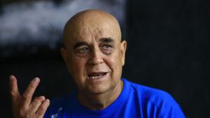 Acuzat că și-a omorât soția cu toporul și că a făcut pușcărie, Benone Sinulescu a rupt tăcerea. “Oamenii au o...”