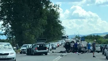 Accident șocant în Hunedoara! Un bărbat a murit, alte cinci persoane sunt grav rănite