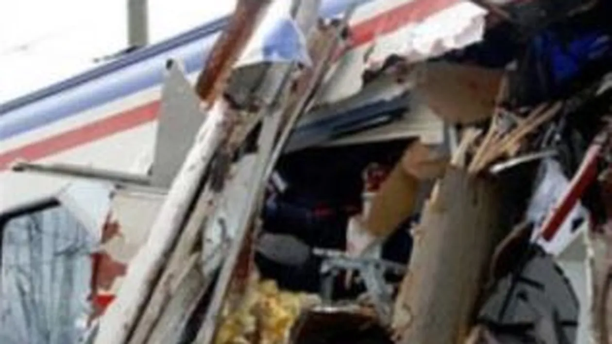 Cel putin 16 persoane au murit in Turcia, dupa ce un autobuz a cazut intr-un rau