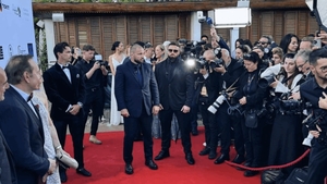 Cine sunt românii care îl protejează pe Kevin Spacey? Au întors toate privirile la Cannes