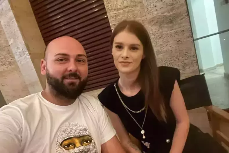Unde se afla fetița Teodorei Marcu când mama ei era înmormântată. Cine are grijă de micuța Emma