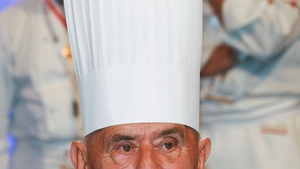 De ce are pălăria de chef 100 de pliuri? Legenda ouălor care a cucerit gastronomia franceză