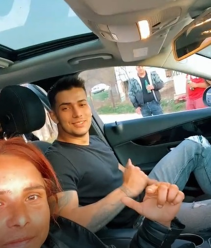 Ionuț o să moară de gelozie! Cum a ajuns Alexandra Bodi să se filmeze lângă o bunăciune, în mașină. VIDEO