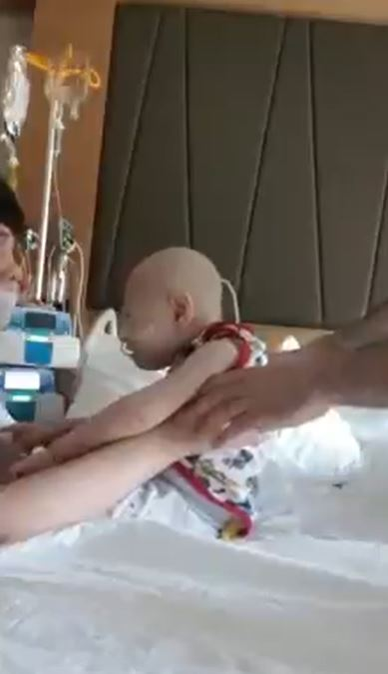 Andreea Bălan, tristă și neputincioasă în fața unei drame fără margini. Gestul făcut pentru David, un băiețel de 1 an care are cancer