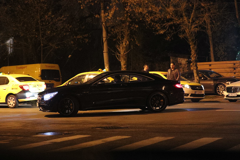 Bozo, cu Mercedes-ul în oraş