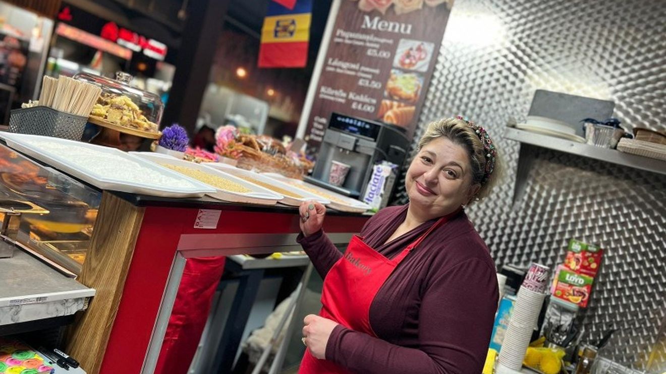 Savarinele Mihaelei din Botoșani i-au înnebunit pe indienii din Londra: „Sister, one more”. Povestea de succes a unei moldovence ajunsă în Anglia