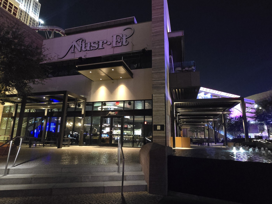 Restaurantu; lui Salt Bae din Las Vegas, inchis. Foto: Profimedia