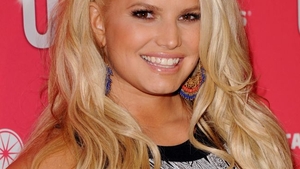 Nu ai s-o recunoşti fără machiaj! Uite-o pe Jessica Simpson complet naturală! E de speriat sau nu?
