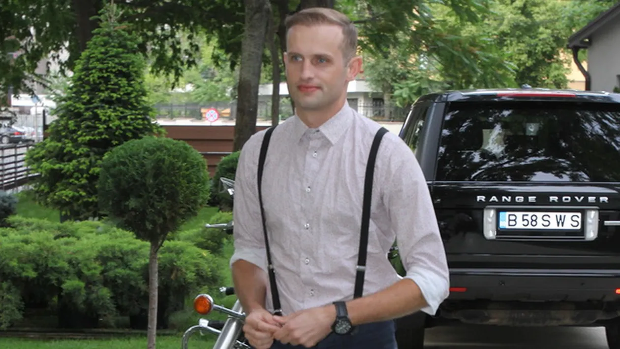 Daramat si abatut la un eveniment monden. Sorin Brotnei a sperat pana in ultima clipa ca fosta iubita sa-si faca aparitia