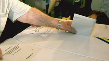 Anuntul asteptat de toata lumea! Rezultatele finale BEC: Prezenta la referendum - 46,24%; au votat 87,52% Da, au votat 11,15% Nu