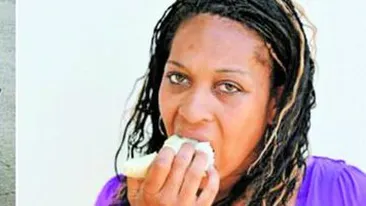 Mananca buretele din canapele