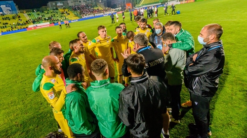 Mioveniul amenință cu retragerea din campionat după arbitrajul scandalos al brigăzii lui Bîrsan: „Niște derbedei!”