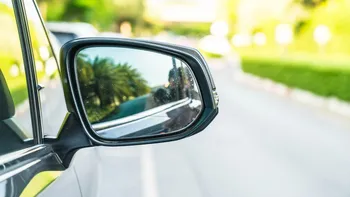 Noua metodă de înșelăciune în trafic. Ce este „trucul oglinzii”