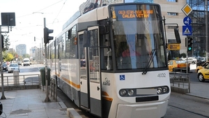 IMAGINI REVOLTĂTOARE După scandalul din tramvaiul 41, acum "braziliencele" şi-au făcut de cap în tramvaiul 1!