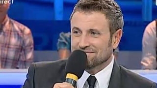 VIDEO Botezatu o vrea pe Simona! I-a cantat prezentatoarei o piesa de-a lui Banica!