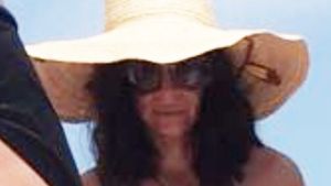 Fosta ştiristă de la Antenă a apărut la plajă, în costum de baie, la 4 ani după ce s-a retras de pe „sticlă“!