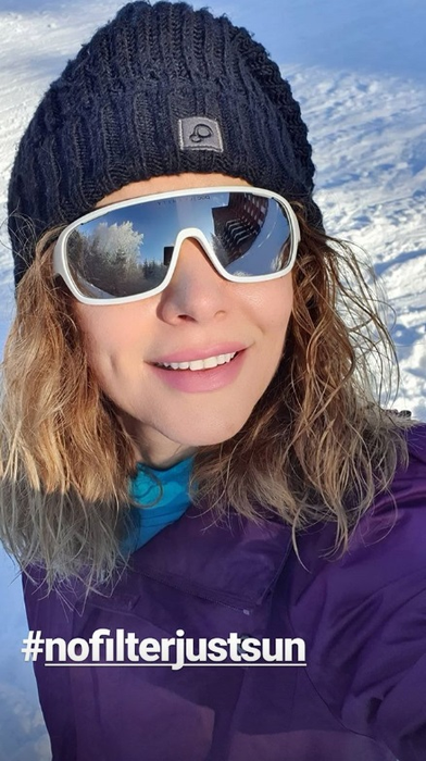 Carmen Brumă îi face concurență Biancăi Drăgușanu! Cum s-a pozat în balcon, deși avea doar lenjerie intimă: “Asta chiar e poză de piți”