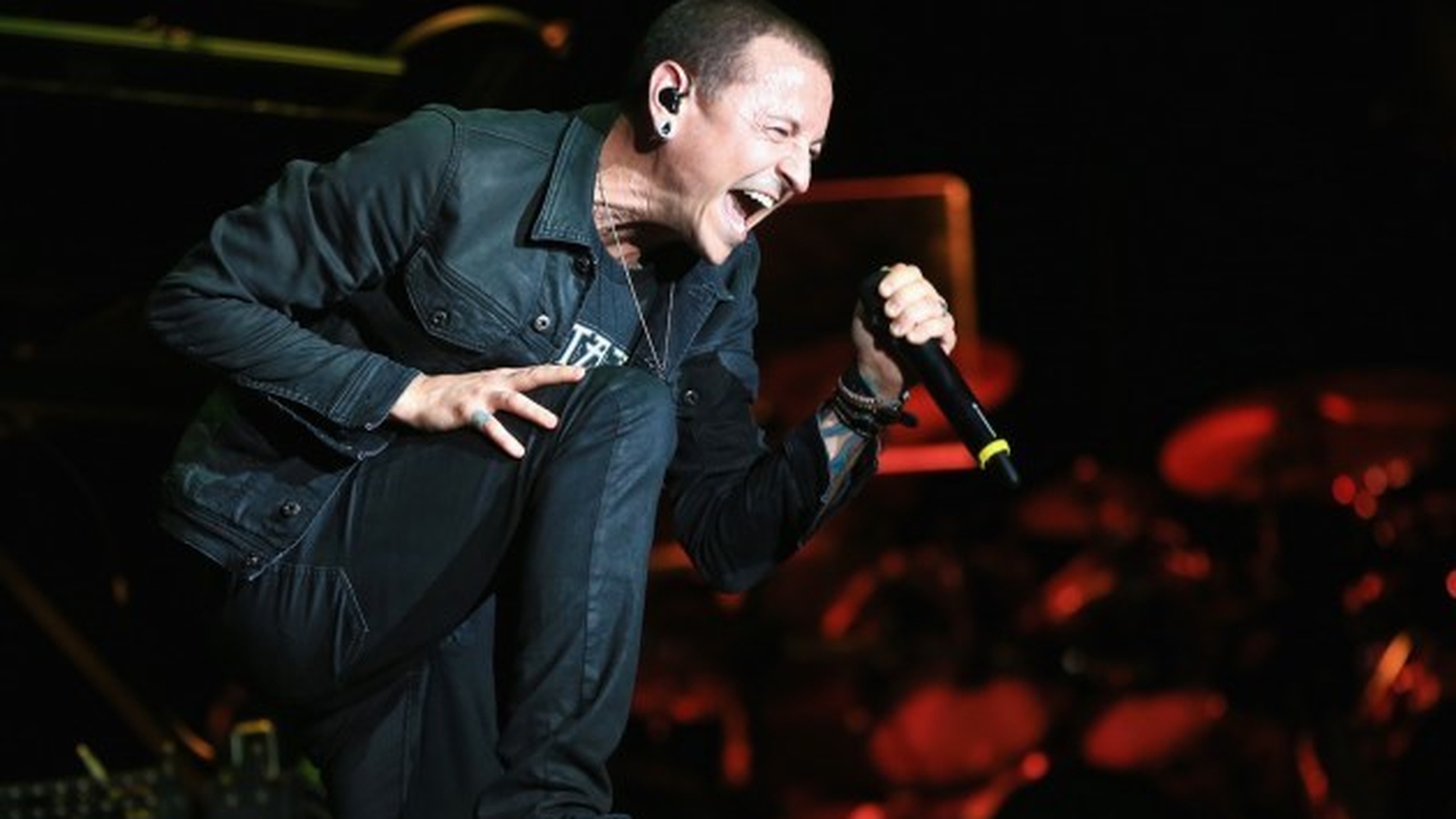 Chester Bennington ar fi copiat sinuciderea prietenului său Chris Cornell! Atenţie, imagini şocante!
