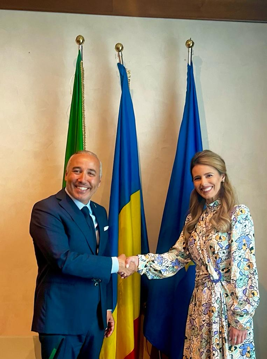 Soțul (consul) de mână cu una la LOFT / Soția (consul-șef) doarme la Torino! Picanterii în cuplul de consuli ai României în Italia: copiii puși de Dragnea pe funcții au probleme sentimentale!