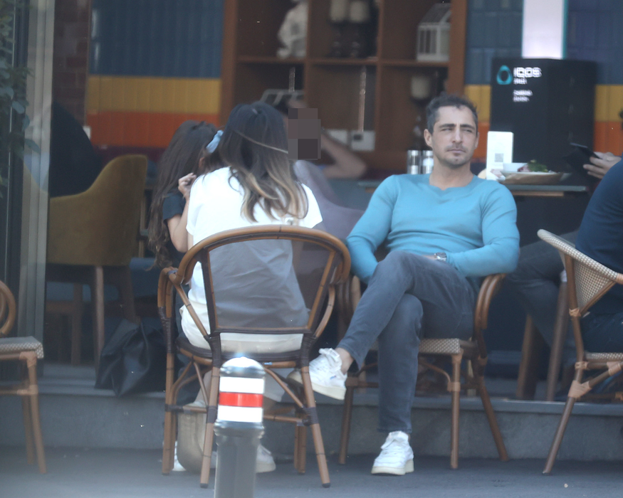Alice Cavaleru și Vladimir Drăghia au ieșit la terasă cu micuța Zora (Foto: CANCAN.RO)