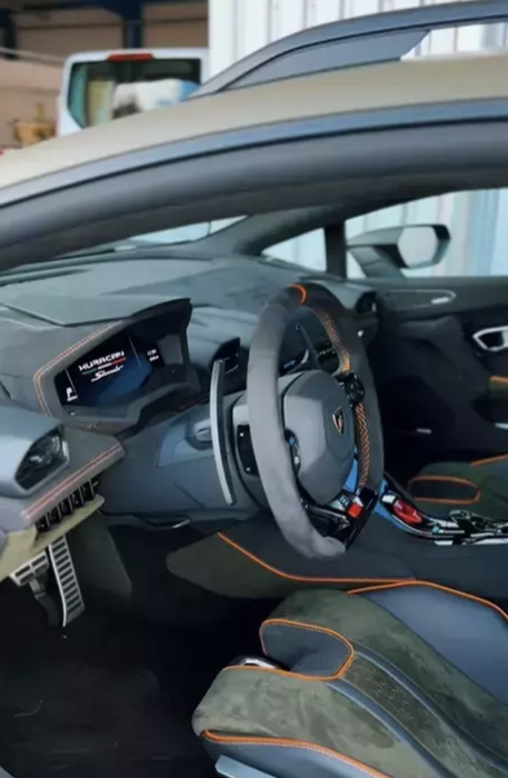 Mașinile de lux ale legendarului parașutist Felix Baumgartner, scoase la vânzare! Cu cât poți achiziționa Lamborghini, McLaren și Mercedes G500 Brabus