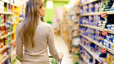 Gestul inedit făcut de un tânăr, după ce a văzut că un străin hărțuia o fată într-un supermarket