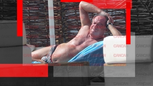 Și-a arătat ”bijuteriile” pe șezlong! Imagini de senzație cu Vasile Blaga la Mamaia! Fotografiile vor face istorie!