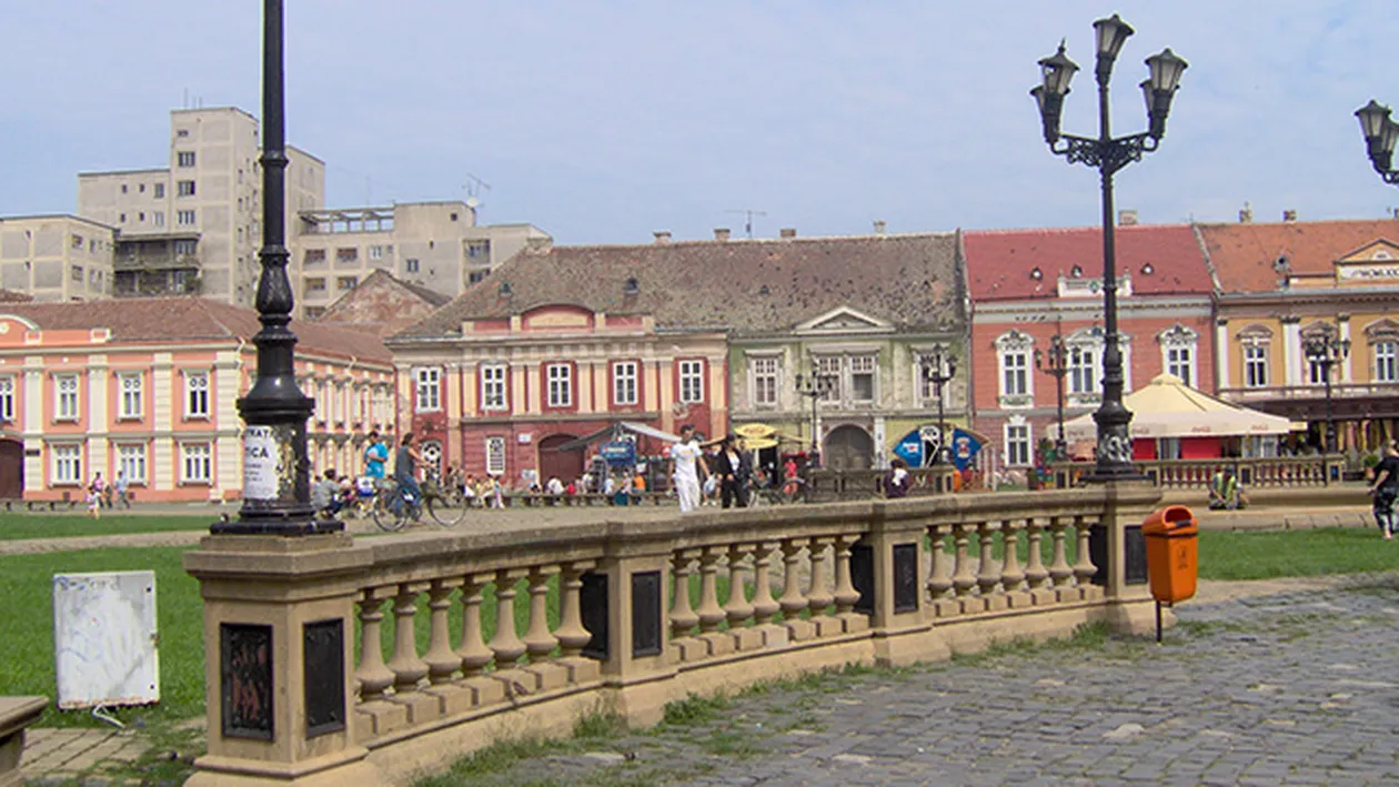 Accident incredibil la Timişoara! Două persoane au ajuns la spital, după ce un balcon s-a prăbuşit