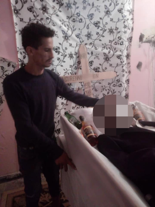 Live-ul de la priveghi care a îngrozit România! A umplut coșciugul cu bere si coniac, iar ce a urmat întrece orice imaginație! Atenție, imagini halucinante!