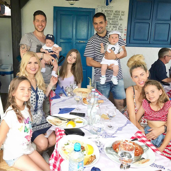 Jorge Papagheorghe, la masă cu naşii şi familia
