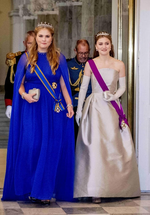 Prințesa Amalia a Olandei, alături de Prințesa Elisabeta a Belgiei