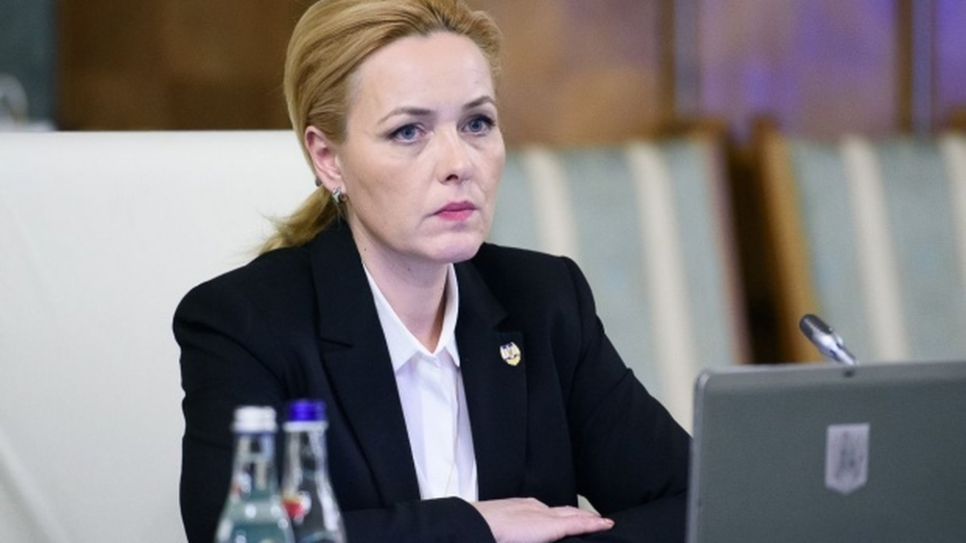 Carmen Dan, primele declarații după ce și-a îngropat soțul: "Am rezistat pentru că am un copil"