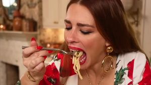 Azi, Pasta Queen ne învață să gătim  pastele cu creveți și lămâie care te fac să uiți de orice altceva