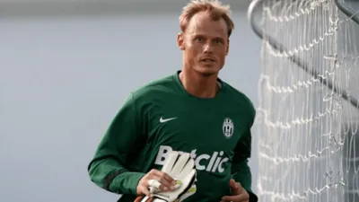 Șoc în fotbal: fostul portar Alex Manninger a murit într-un accident rutier îngrozitor. A intrat cu mașina într-un tren de pasageri