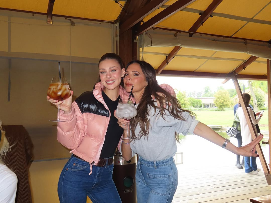 Fosta ”noră” a Victoriei Beckham intervine în scandalul momentului. Detalii neștiute din familia Beckham