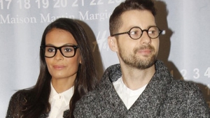 Poate naste in orice clipa, dar nu renunta la mall! O vedeta s-a plimbat din magazine la cinema, fara nicio grija. Vezi imaginile