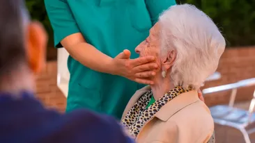 De necrezut! Ce pensie va avea o badantă româncă, după 20 de ani de muncă în Italia