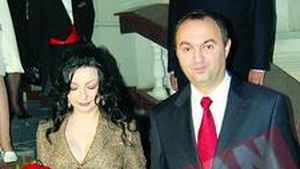 Cununat de "dusmanul" lui politic