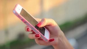 O tânără din Dej a abordat un bărbat căsătorit, pe Facebook, iar apoi a început să-l șantajeze. Câți bani a reușit să obțină